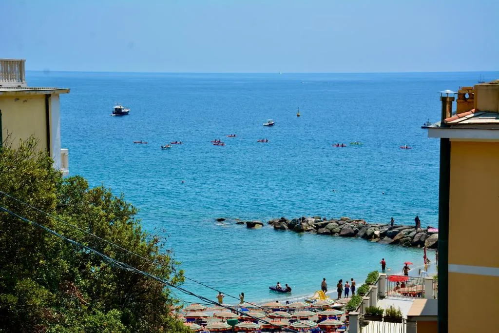 Camera Matrimoniale con Balcone e Vista Mare — Monterosso Rooms