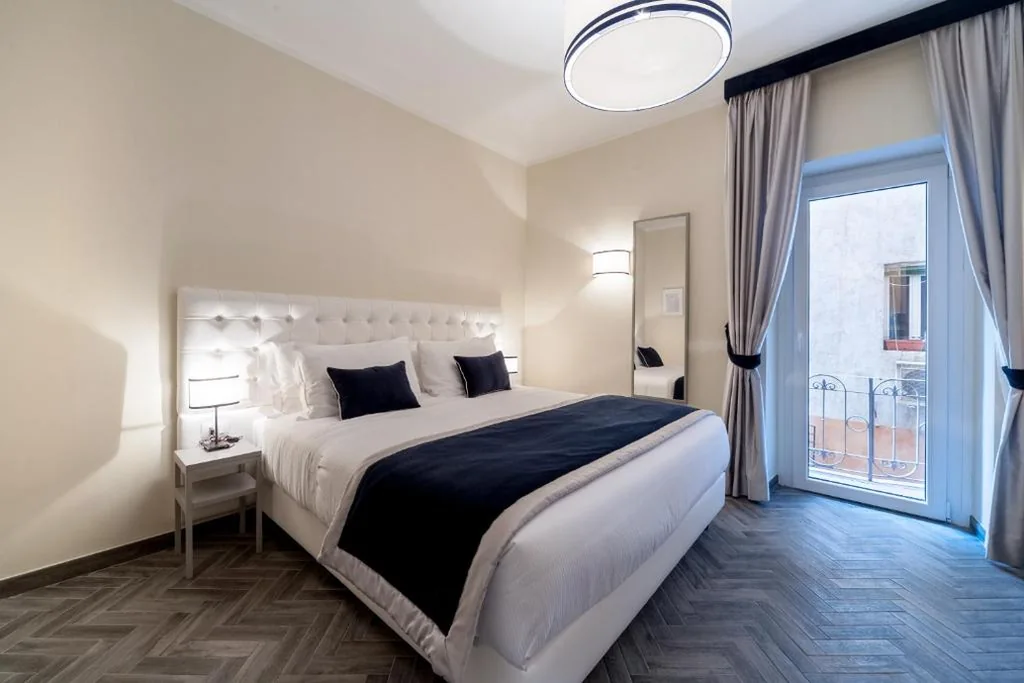 Camera Matrimoniale con Balcone — Foro Romano Luxury Suites