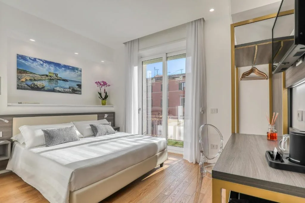 Double Room with Balcony — Gallery Suite