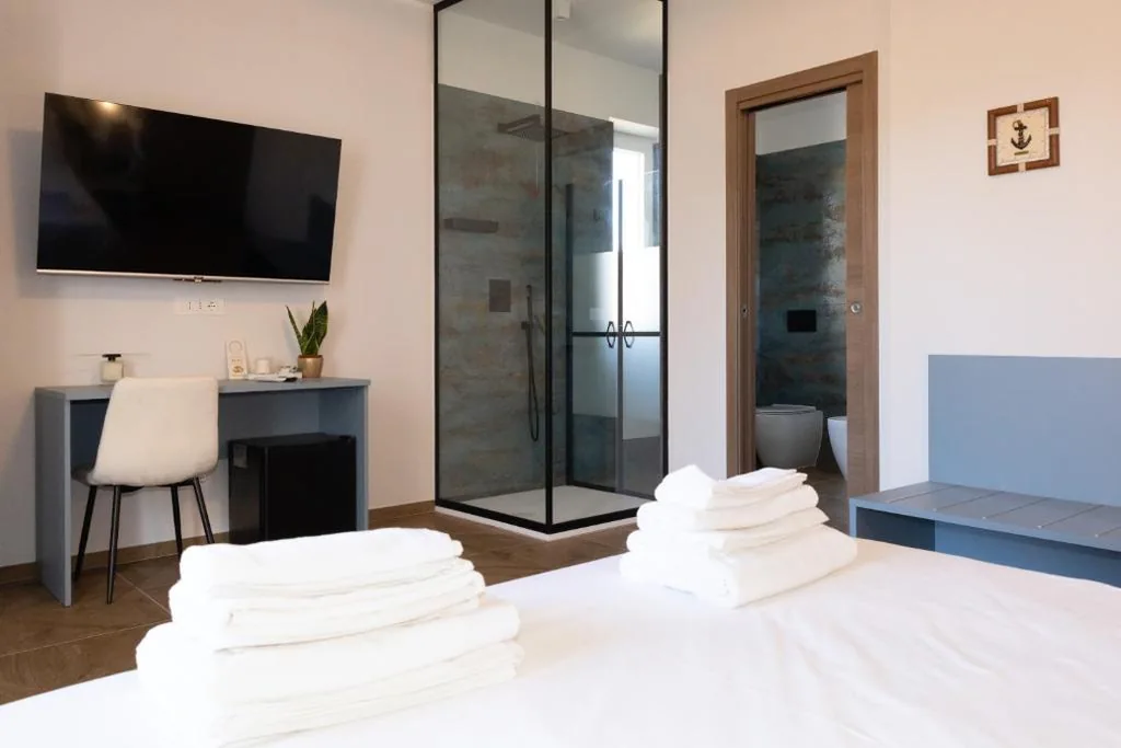 Double Room with Balcony — Guest house – L’amante e il marinaio