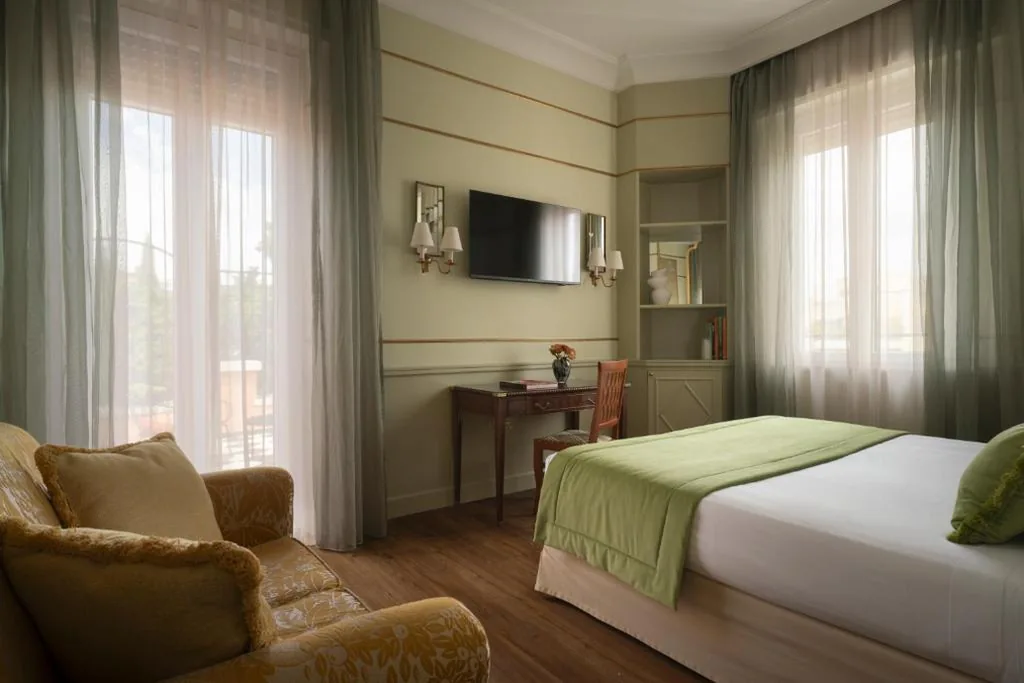Camera Matrimoniale con Balcone — Hotel Degli Aranci