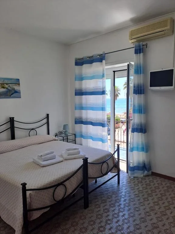Camera Matrimoniale con Balcone — Hotel Le Onde