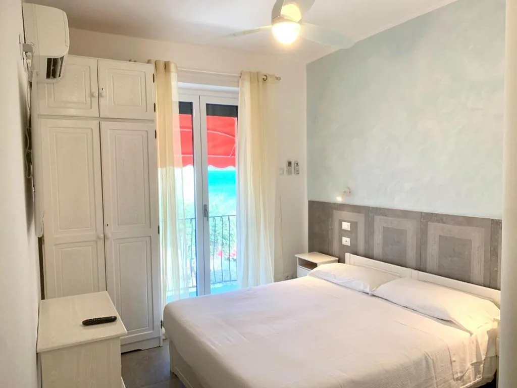 Camera Matrimoniale con Balcone — Hotel Marconi