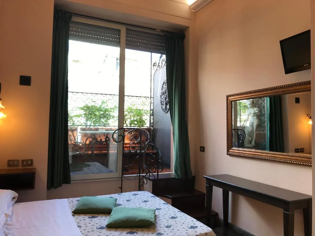 Double Room with Balcony — Hotel OKAPI