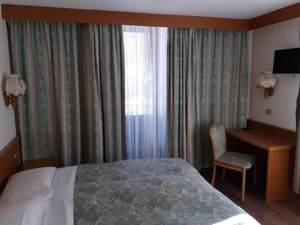 Camera Matrimoniale con Balcone — Hotel Ottoz Meublé
