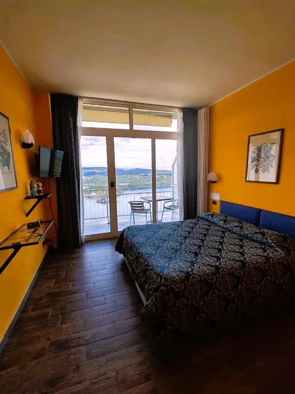 Camera Matrimoniale con Balcone — Hotel Panoramico SPA lago d’Orta Only Adults