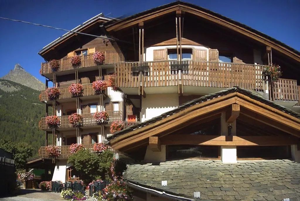 Double Room with Balcony — Hotel Vallée De Cogne