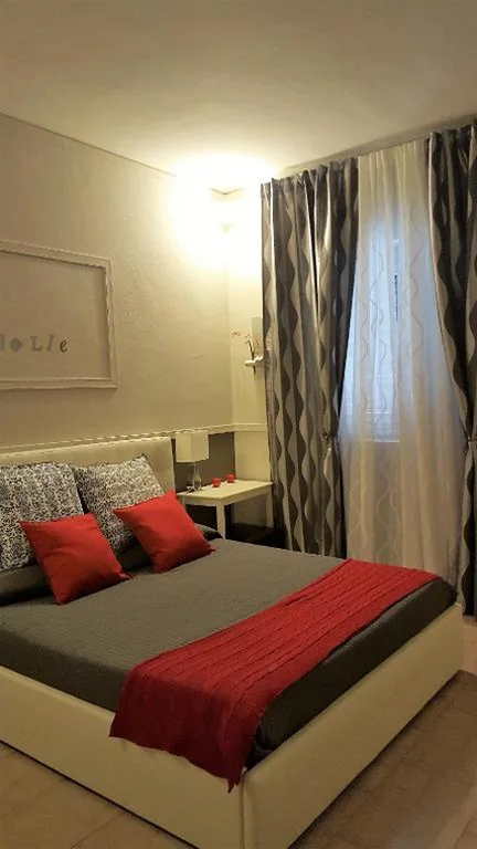 Double Room with Balcony — Hotel Velcamare