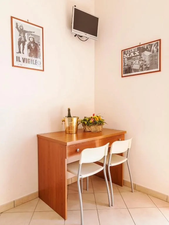Camera Matrimoniale con Balcone — La Casa degli Artisti 1