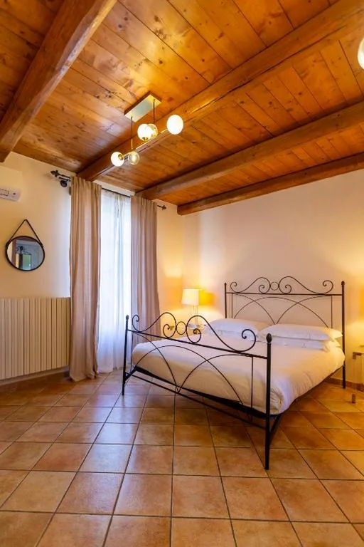 Camera Matrimoniale con Balcone — La Fornace – Rooms & Pool
