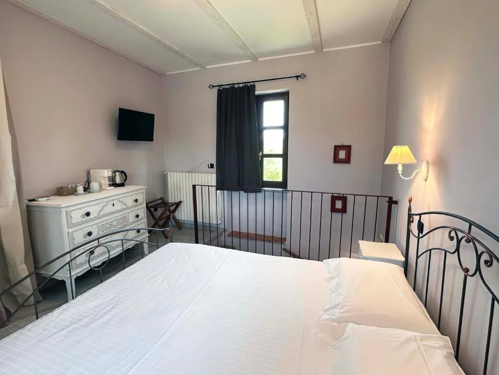 Camera Matrimoniale con Balcone — La Fornace – Rooms & Pool