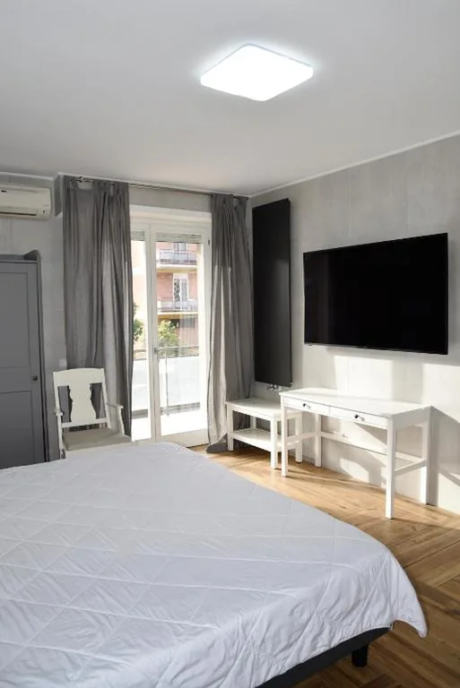 Camera Matrimoniale con Balcone — La Maison Latina Guest House