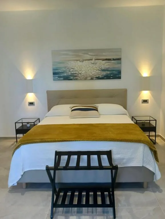 Camera Matrimoniale con Balcone — La Nassa Rooms Free Parking