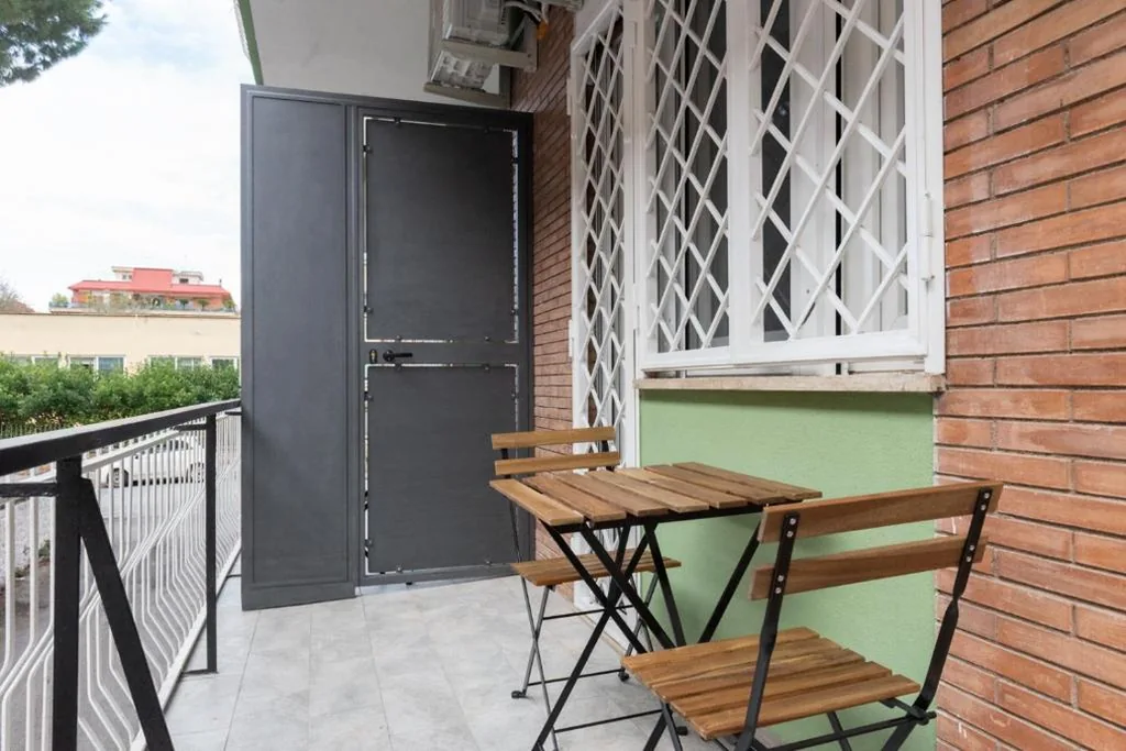 Camera Matrimoniale con Balcone — Magami Station Ciampino