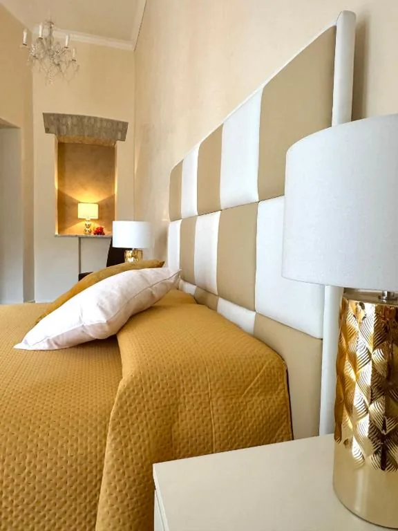 Camera Matrimoniale con Balcone — Ponte degli Angeli Suite Bed & Breakfast