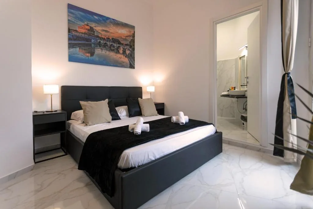 Double Room with Balcony — Re di Roma Rooftop