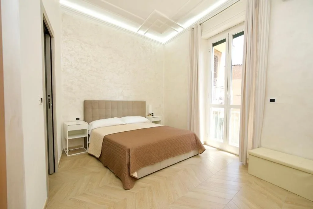 Camera Matrimoniale con Balcone — Rohome Stay