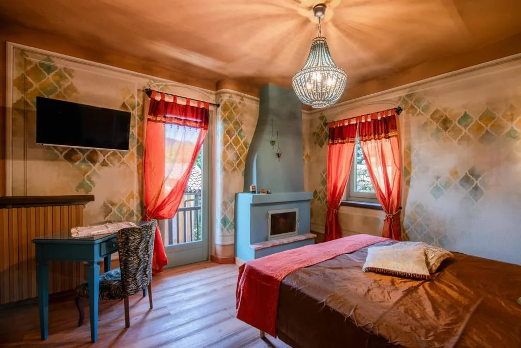 Camera Matrimoniale con Balcone — Segnavento -Rooms and Suites B&B a Manta vicino Saluzzo