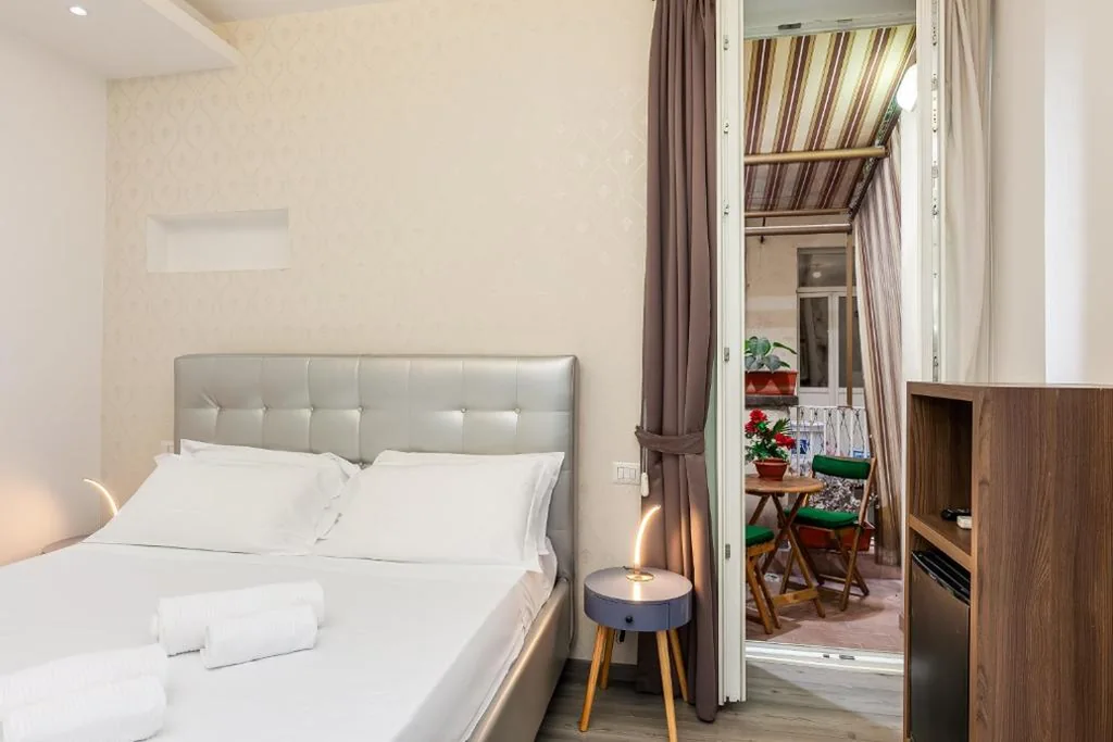 Camera Matrimoniale con Balcone — Spagna Boutique Suites