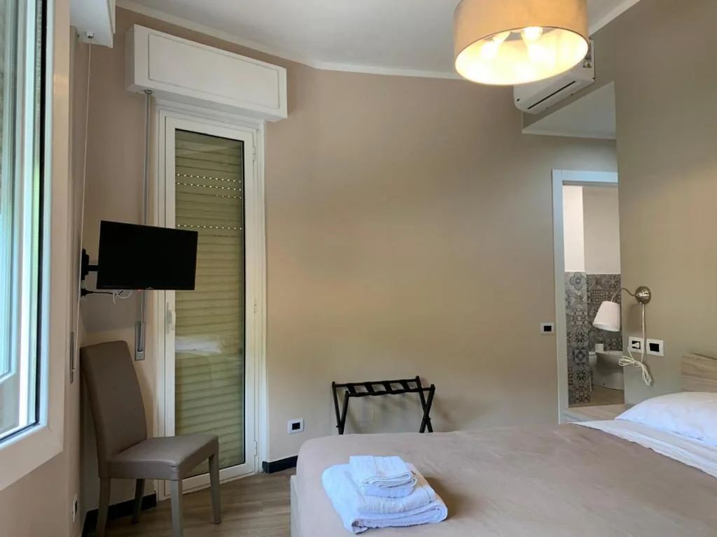 Camera Matrimoniale con Balcone — St Martin House
