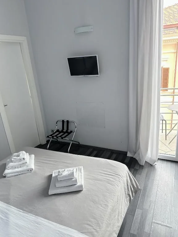 Camera Matrimoniale con Balcone — The Manzoni