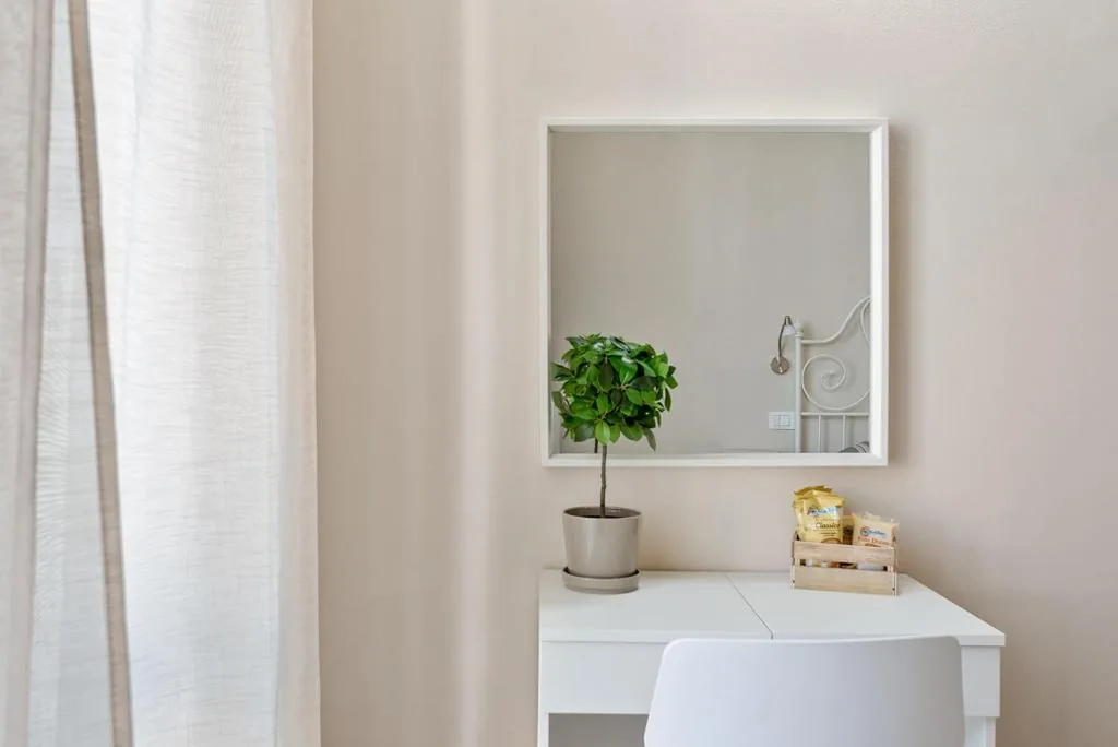 Camera Matrimoniale con Balcone — The Old Station Rooms