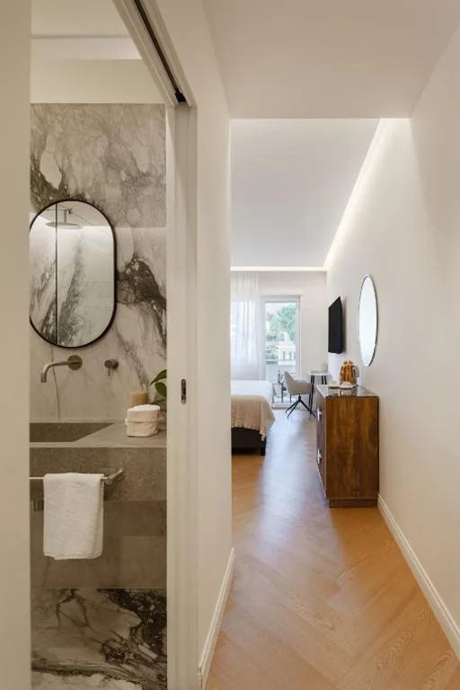 Camera Matrimoniale con Balcone — The Romex