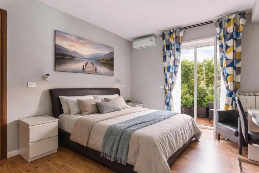 Camera Matrimoniale con Balcone — Tollì Superior Guest House