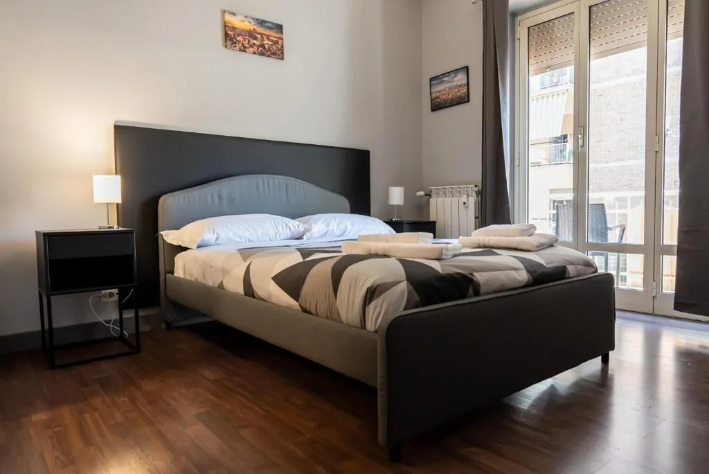 Camera Matrimoniale con Balcone — Trastevere Guestrooms