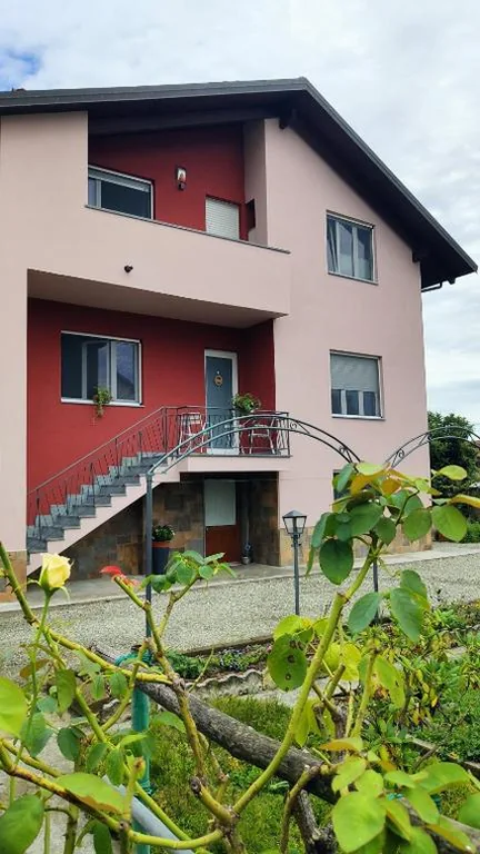 Camera Matrimoniale con Balcone — Villa Fiorita