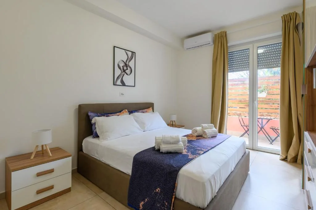 Double Room with Balcony — Villa Giavitto