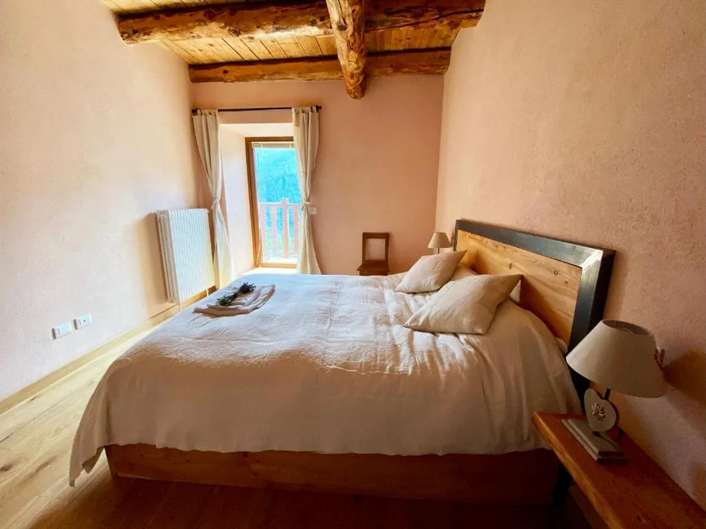 Camera Matrimoniale con Balcone — Villard Guesthouse