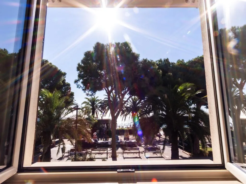 Camera Matrimoniale con Finestra Vista Mare — Hotel San Pietro Palace