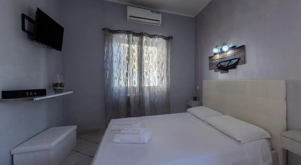 Double Room with Private Garden — Albachiara Guest House