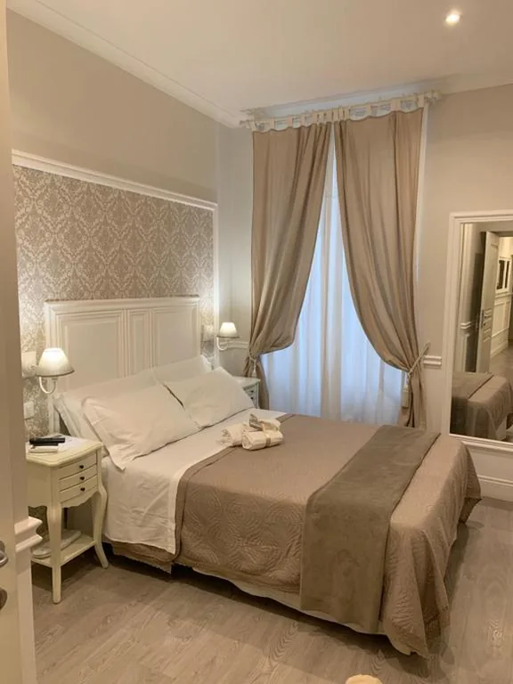 Camera Matrimoniale con Letto a una Piazza e Mezza — Charme & Chic Prestige