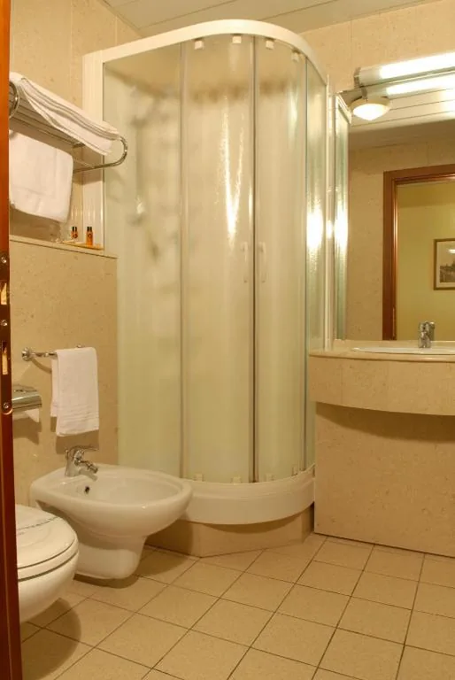Camera Matrimoniale con Letto a una Piazza e Mezza — Hotel Gardenia