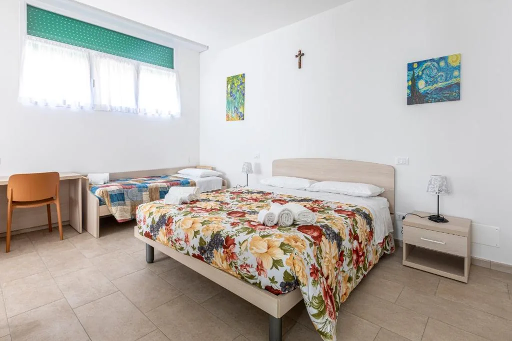 Camera Matrimoniale con Letto Supplementare — Congregazione Suore Figlie di San Francesco di Sales
