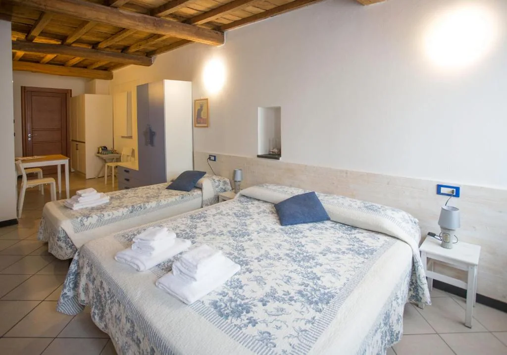 Double Room with Extra Bed and Sea View — Scorci Di Mare