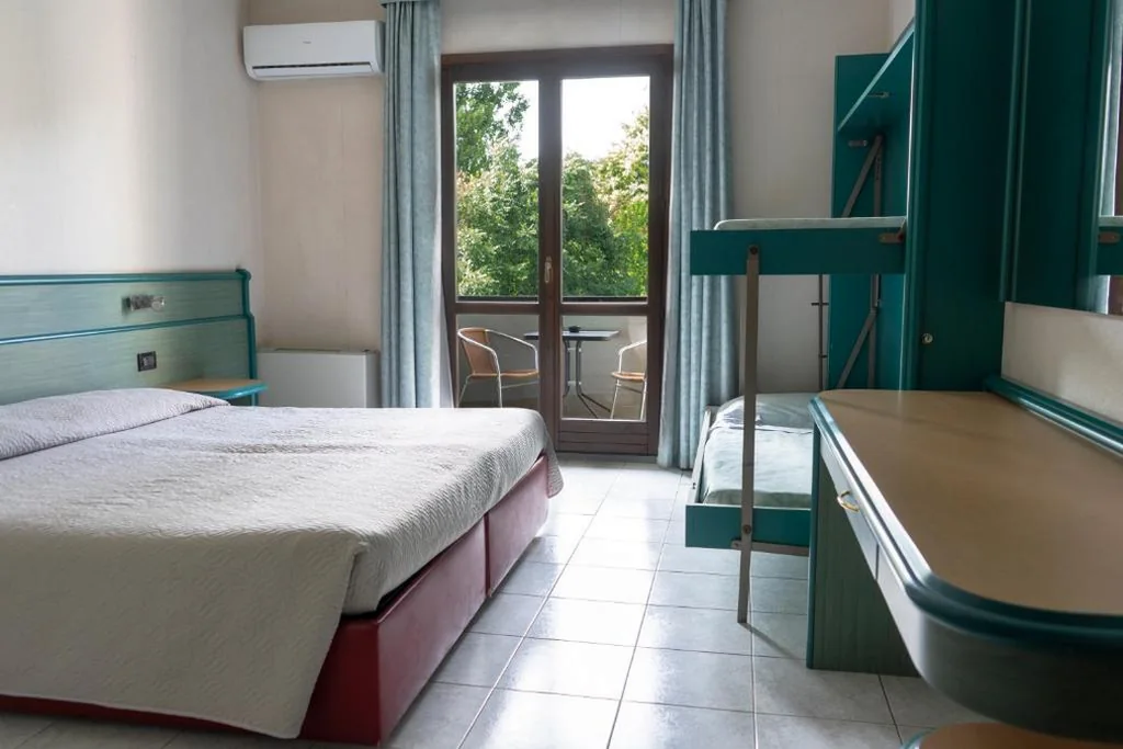 Camera Matrimoniale con Letto Supplementare — Hotel Pian del Sole