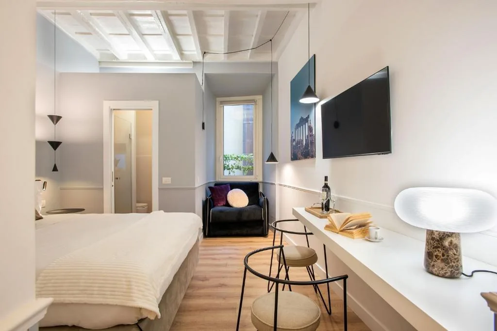 Camera Matrimoniale con Letto Supplementare — Pantheon Suites Rome 2