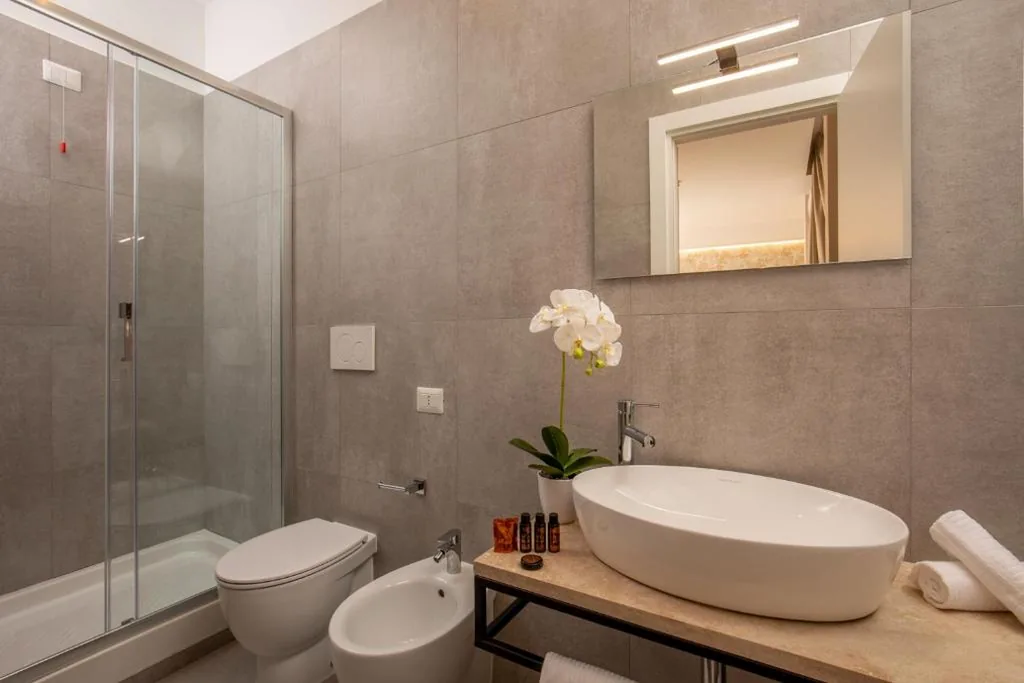 Camera Matrimoniale con Letto Supplementare — Sophie Terrace Hotel