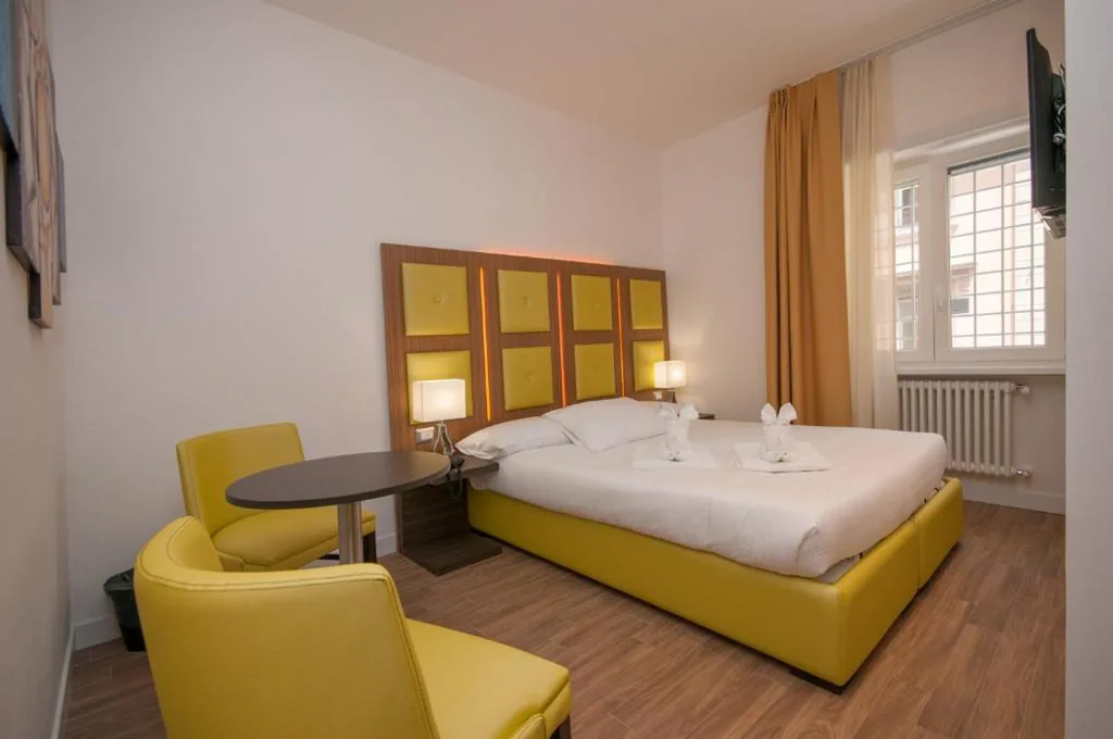 Camera Matrimoniale con Letto Supplementare — Vatican Relais Rome