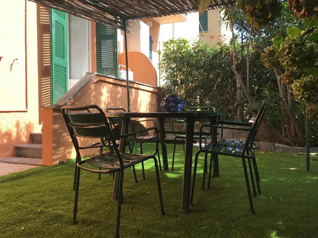 Camera Matrimoniale con Patio — Affittacamere LevantoMare