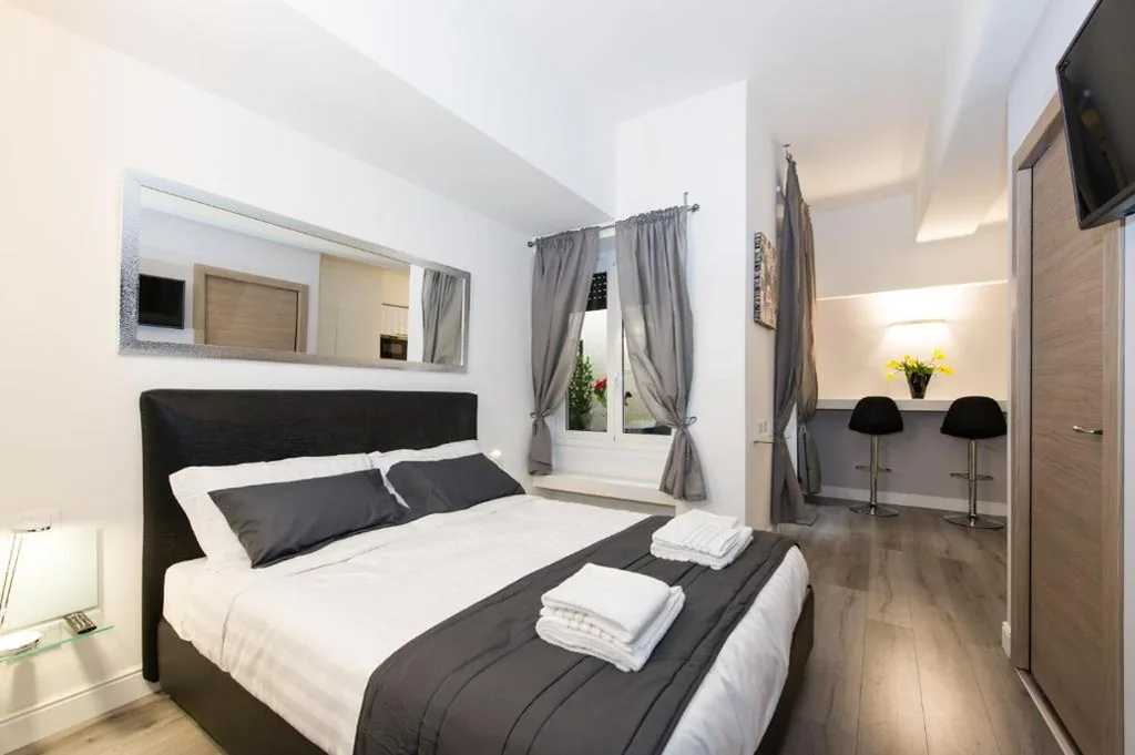 Double Room with Patio — Brunelleschi Holidays Hostel