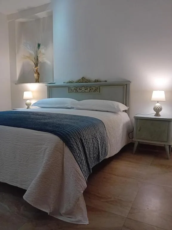 Camera Matrimoniale con Patio — EMARI HOME