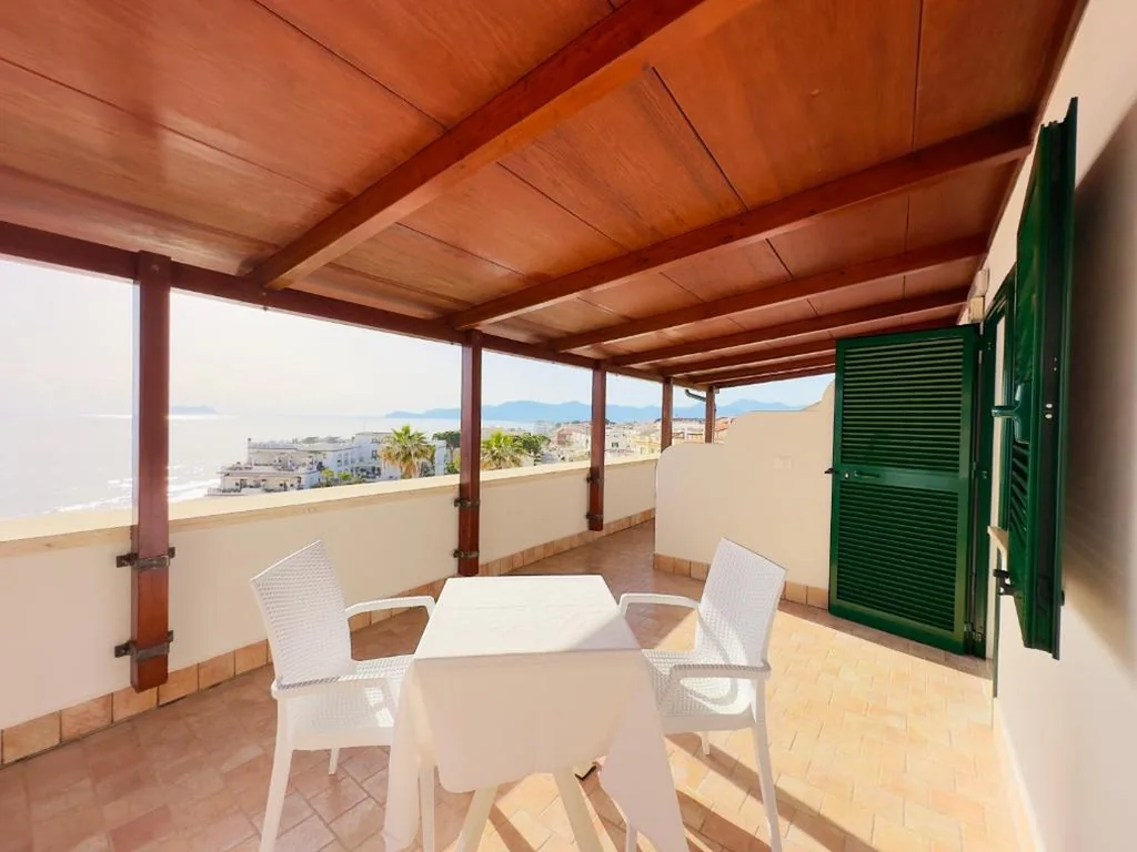Camera Matrimoniale con Patio — Hotel Marconi