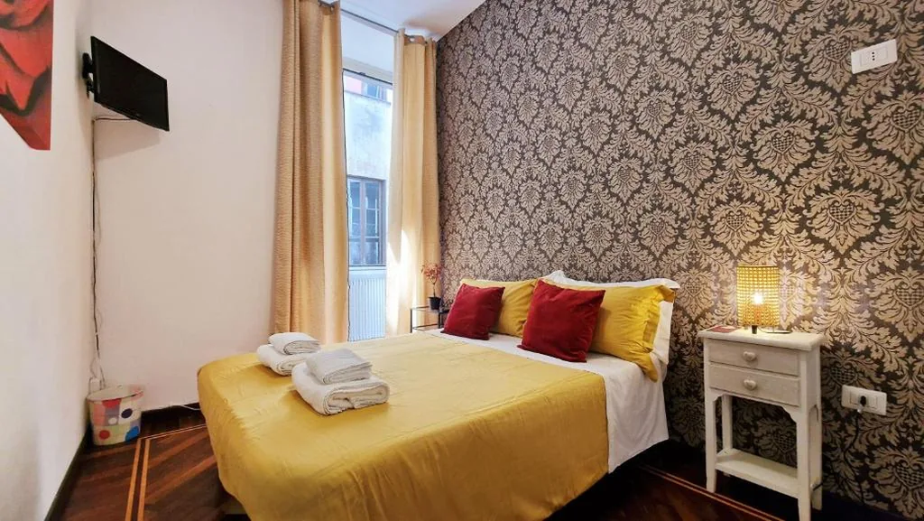 Camera Matrimoniale con Servizi Igienici in Comune — Myomax Guesthouse Hospety Group