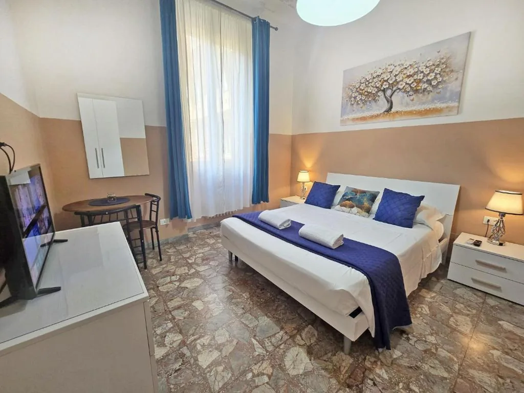 Double Room with Shared Bathroom — Sweet Life Guesthouse Hospety Group