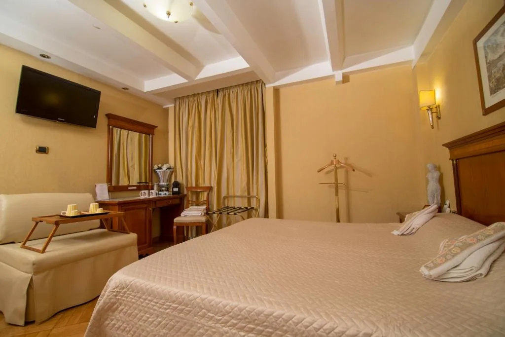 Camera Matrimoniale con Servizio Navetta — Luxury Rooms H 2000 Roma