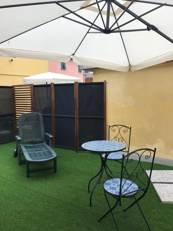 Camera Matrimoniale con Terrazza — Affittacamere Il Borgo